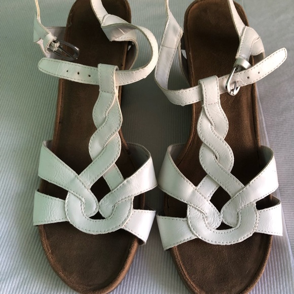 White Wedges - Picture 2 of 4